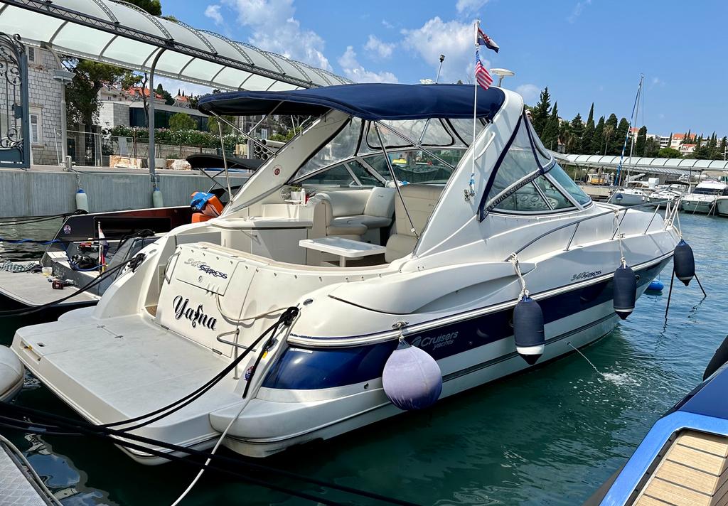 Cruisers Yachts 34 Express